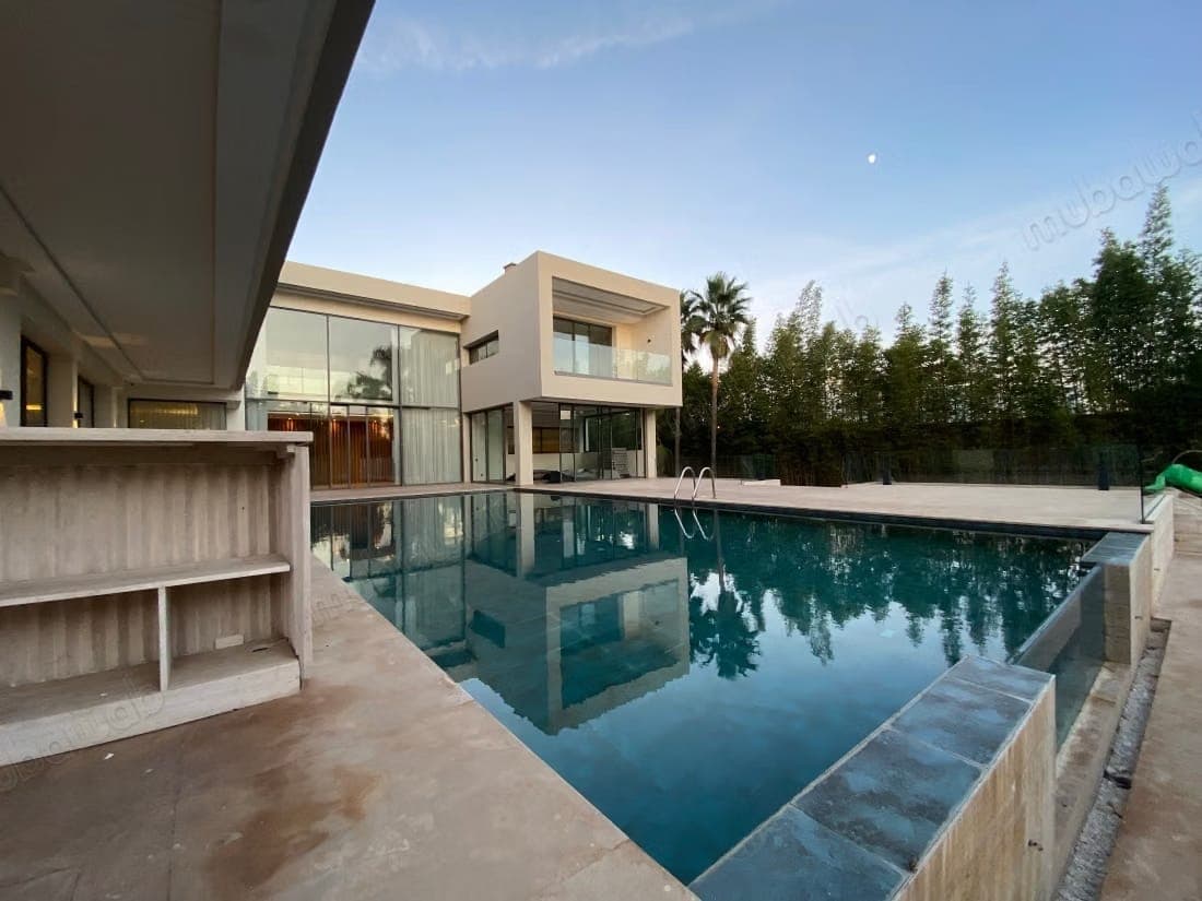 Location villa de haut standing à Quartier Des Ambassades. 9 grandes pièces. Terrasse et…