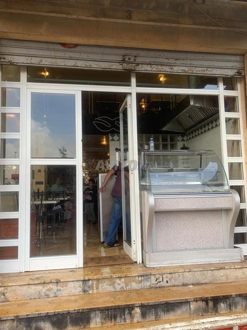 Cafétéria snack près de la nouvelle gare