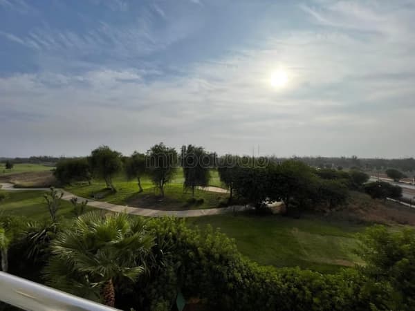 Appartement lumineux 120 m² – 2 chambres – Vue directe sur golf Prestigia golfe city