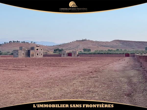 Villa semi-finie 1 ha 4334 m² à vendre – Route d’Aït Ourir, Marrakech
