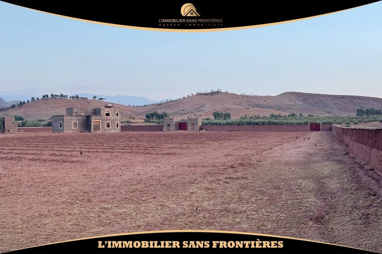 Villa semi-finie 1 ha 4334 m² à vendre – Route d’Aït Ourir, Marrakech