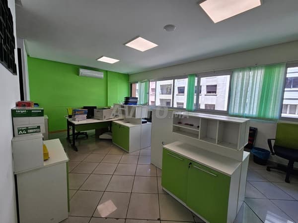 Bureau neuf bien aménagé à vendre