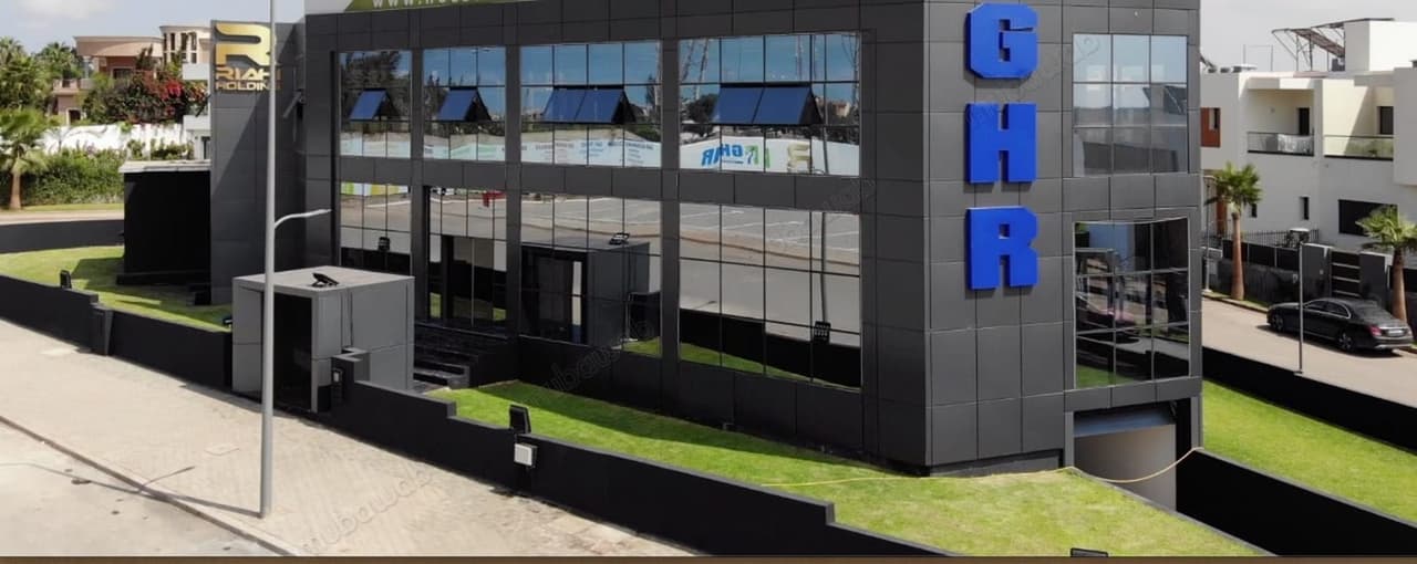 Showroom meublé de 1400 m² à louer à Bouskoura