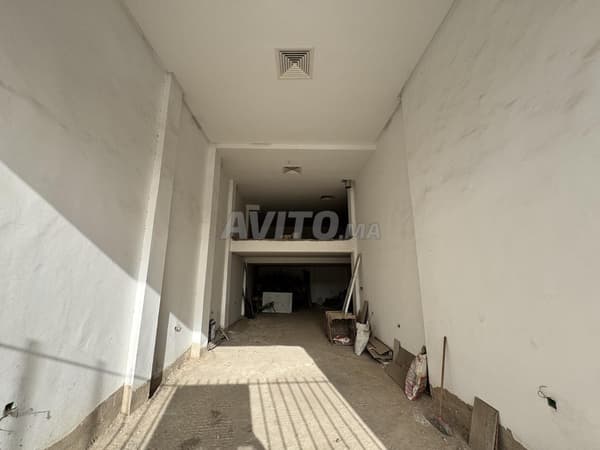 Locale di 840 m² in affitto – Vicino a Myriades