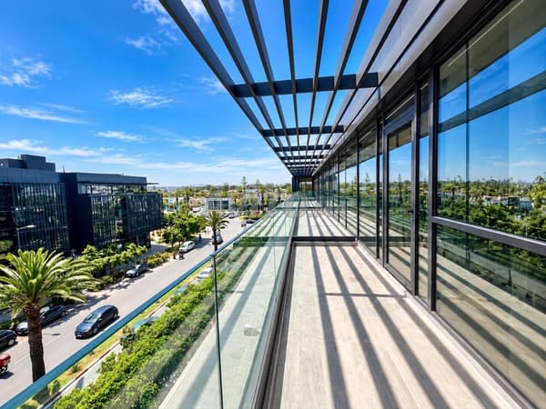 PLATEAU DE BUREAU EXCLUSIF BD STANDHAL RIVIERA