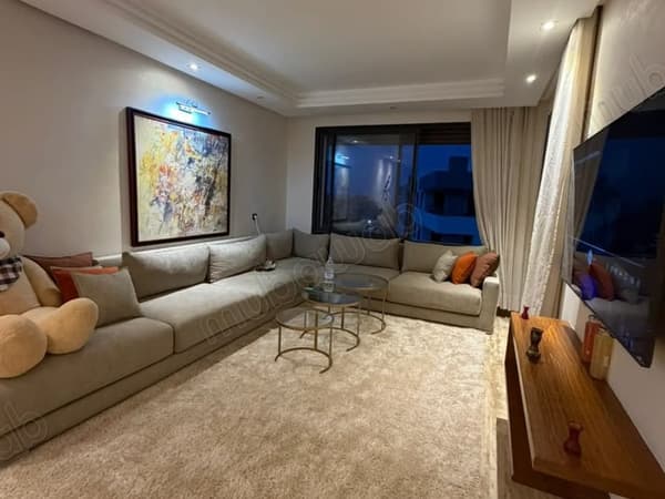 Appartement en location à Dar Bouazza. 3 grandes pièces. Cuisine bien équipée