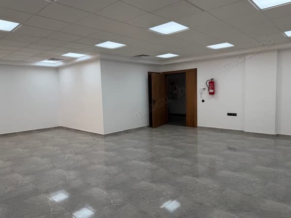 Bureau d angle 97 m2 a louer oulad mtaa temara
