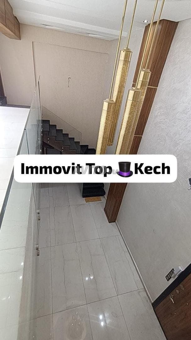 Duplex 120m Abrar prix 79 million à côté clinique