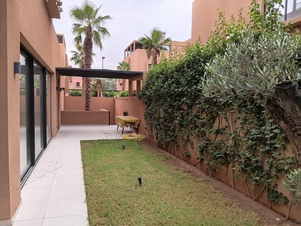 Maison de luxe à vendre à Agdal. 4 grandes pièces. Fenêtres double vitrage et chauffage…