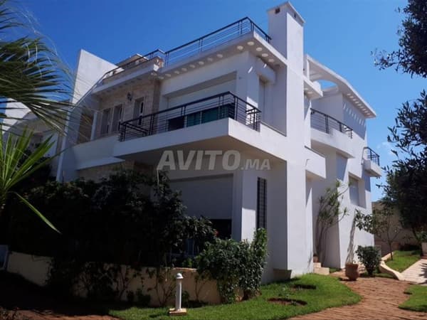 À LOUER – SUPERBE VILLA DE STANDING À HARHOURA