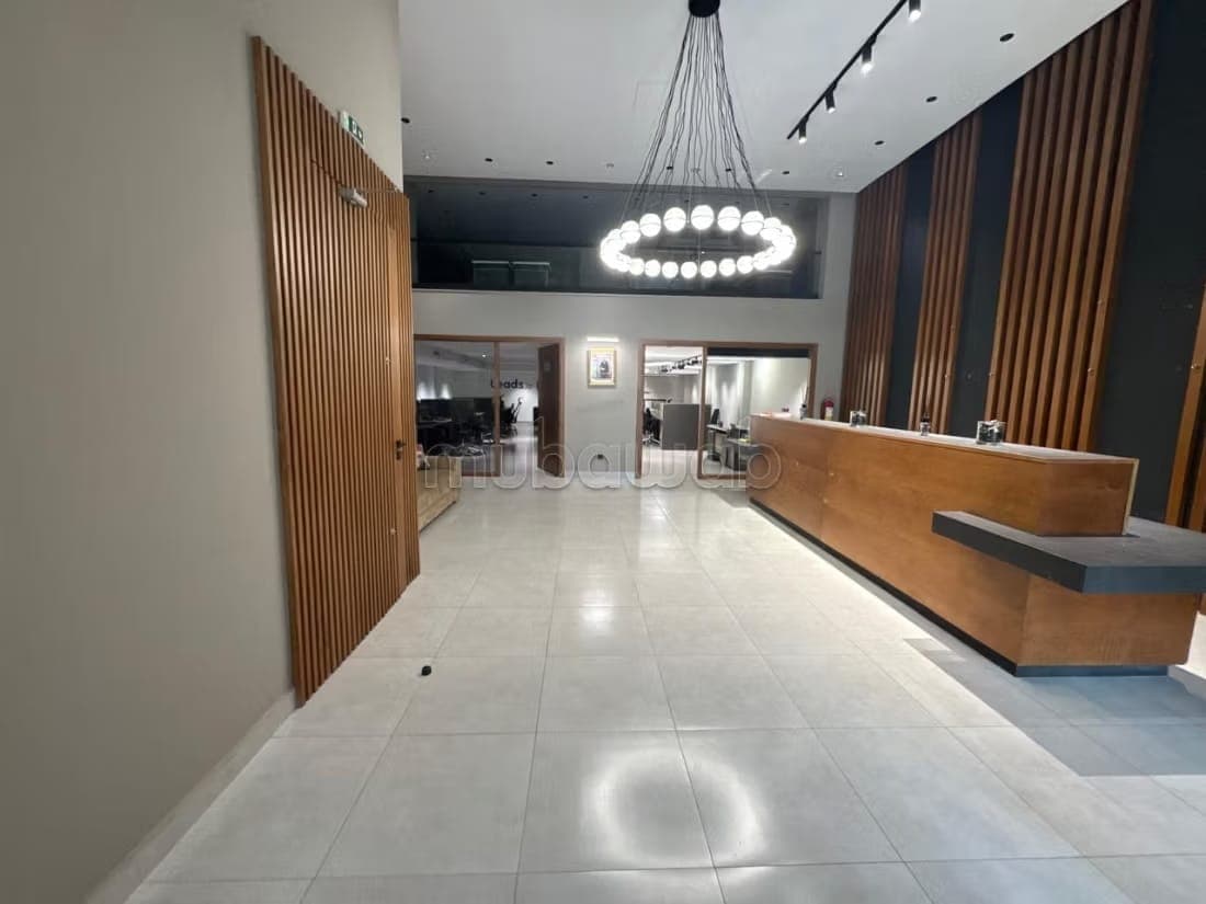 Prime kantoor van 350 m² ingericht leeg te huur