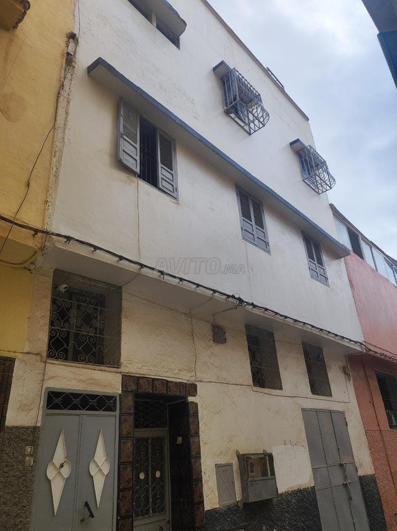 Maison complète à vendre avec son magasin, rue de Rabat