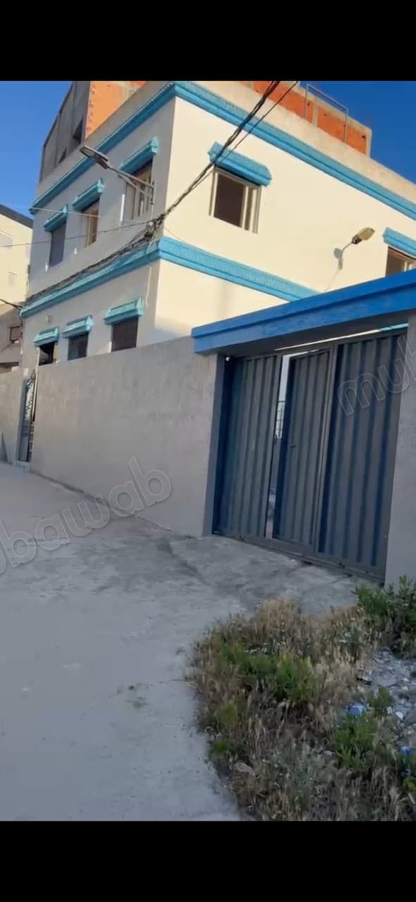 Maison de haut standing à vendre à Route Nationale Assilah. Surface totale 282 m²…