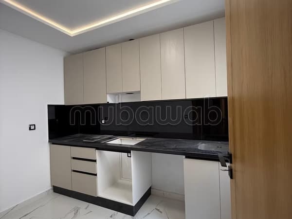 Zu verkaufen Wohnung in Martil. Gesamtfläche 91 m². Sicherheitstür