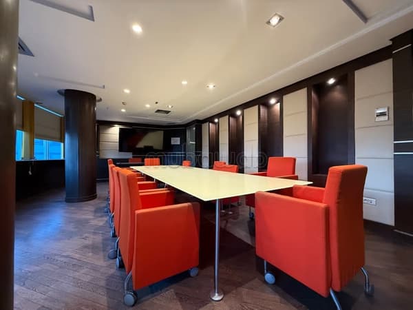 Exceptionnel plateau bureau aménagé de 600 m2 avec 5 places de parking
