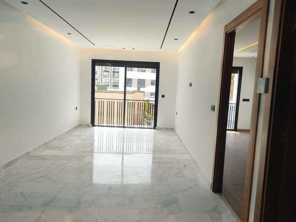 Studio neuf vide 50m² Palmier TRAM 6300 dh