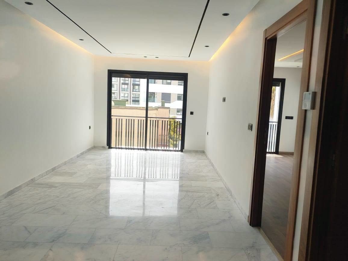 Nieuw leeg studio 50m² Palmier TRAM 6300 dh
