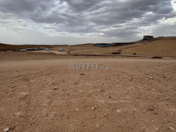 Terrain touristique de 2 hectares à Akfay – Directement sur la route