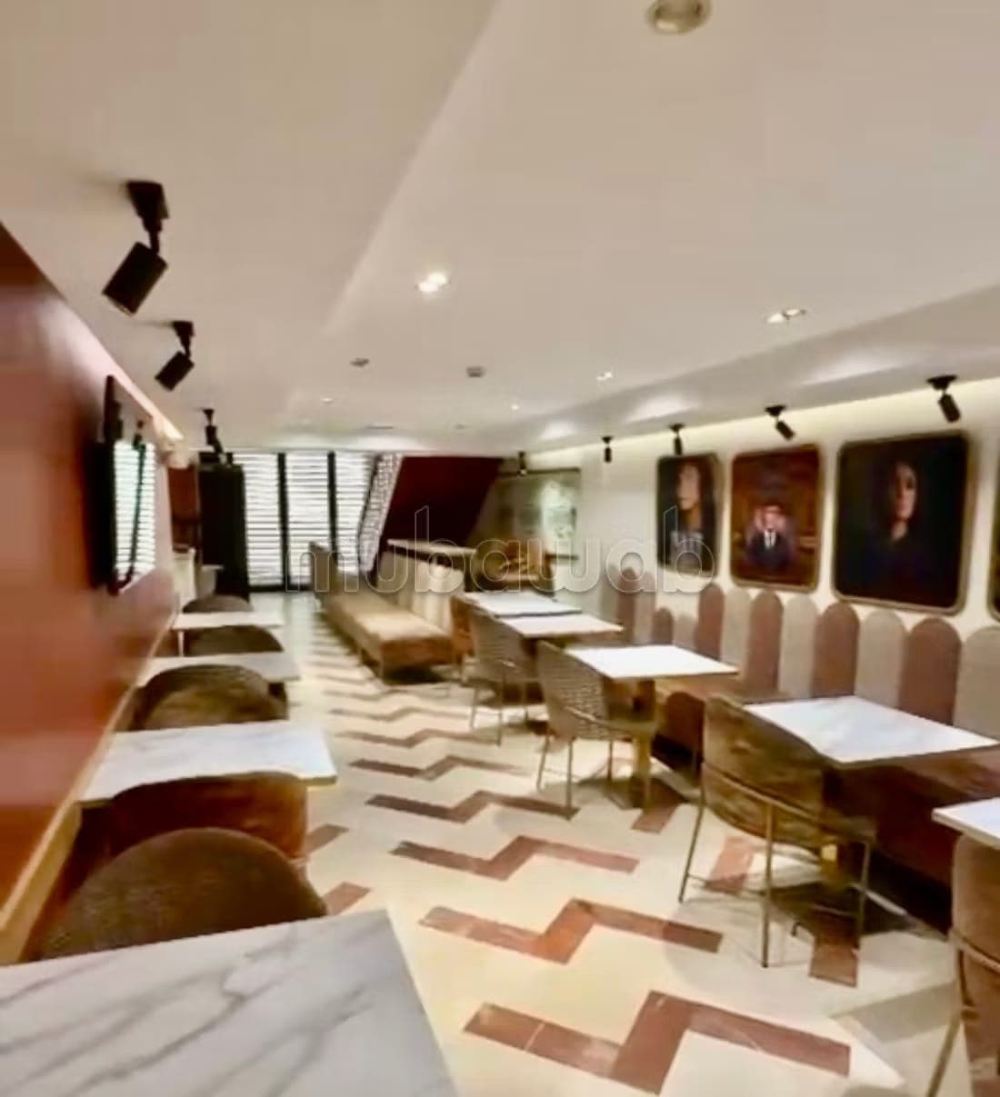 Café restaurant tout équipé à l'achat à Route de Safi. Surface totale 223 m². Résidence…
