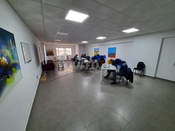 GRAND BUREAU ÉQUIPÉ À VENDRE NEJMA CENTRE TANGER