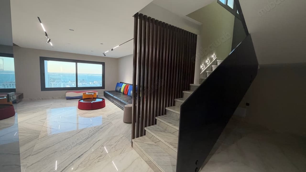 Zu vermieten: UNMÖBLIERTES Duplex mit unvergleichlichem Meer- und Poolblick