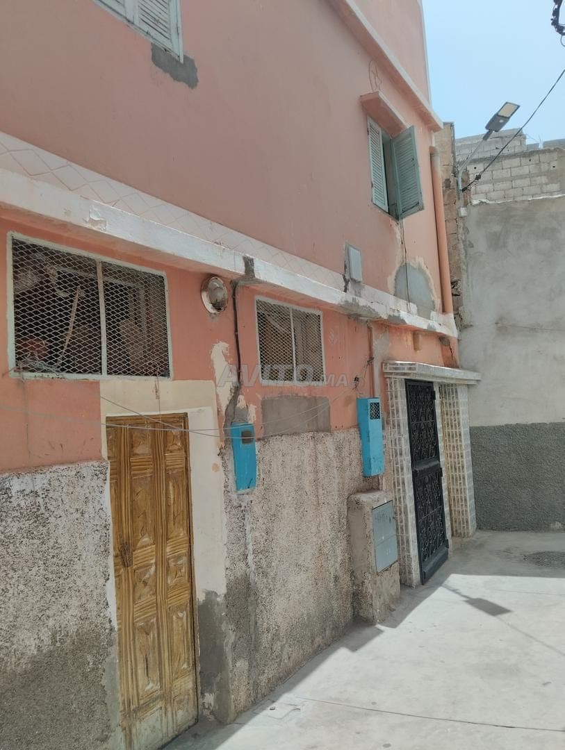 منزل للبيع في حالة جيدة ومسجل قانونيا.