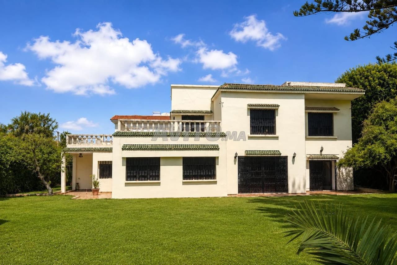 Corner Villa for Commercial Use 938 m² - l'Oasis