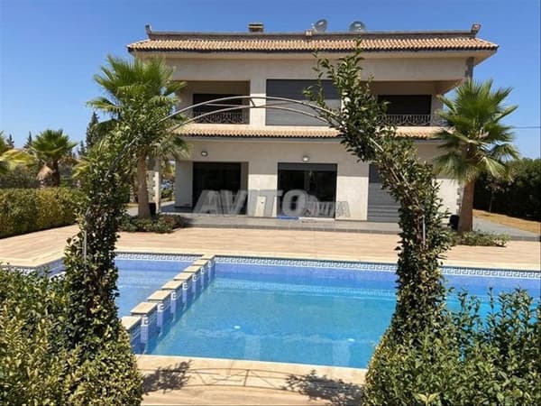 Ferme avec villa piscine sur 1 ha titré à Benslima