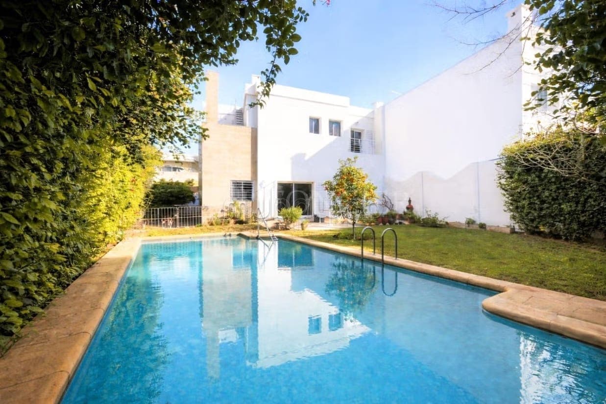 Vente villa à 3 niveaux sur un terrain de 462m2 à Dar Bouazza