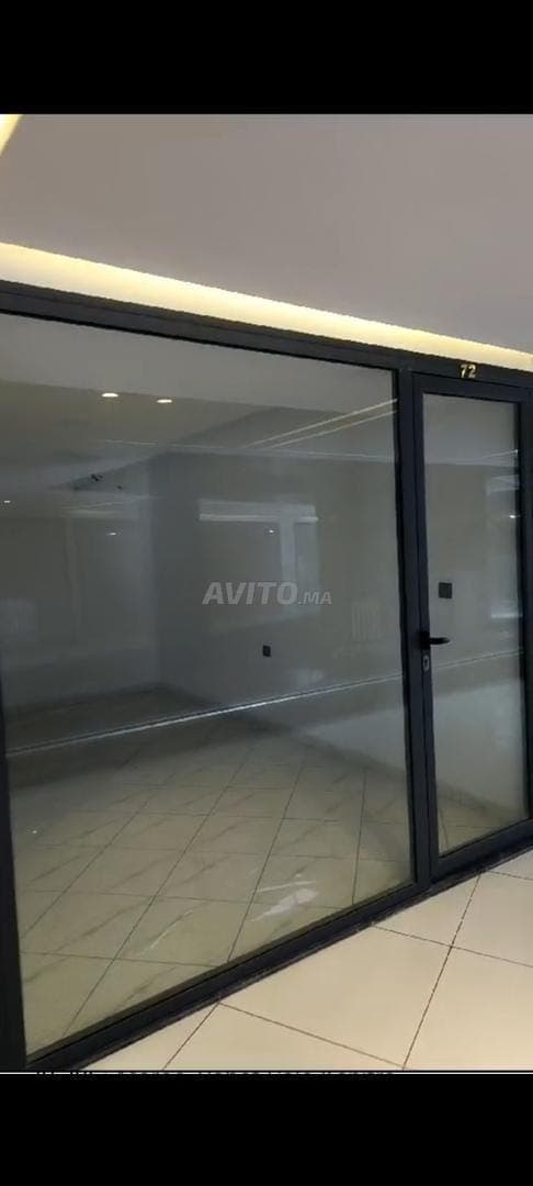 Modern winkel te huur