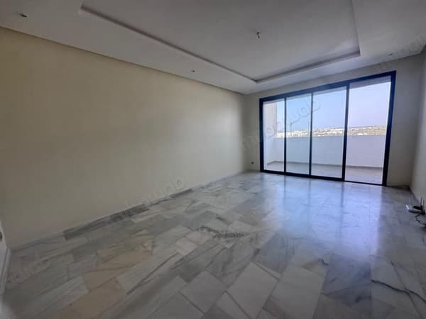 Zeer mooi appartement te huur in Riyad. 3 kamers. Met lift en terras