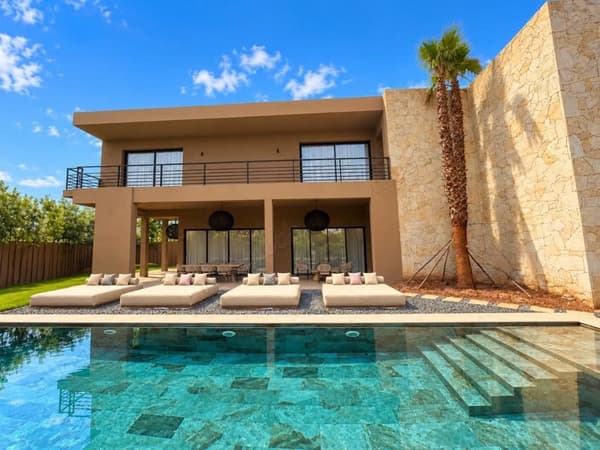 Amelkis: Somptueuse villa à vendre meublée, 5 Suites, Ch du personnel, Piscine privative