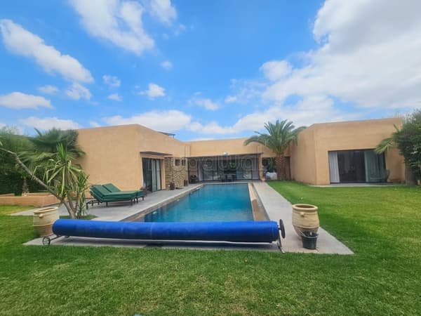 Magnifique villa à vendre à Route de l'Ourika. 4 chambres. Meublé
