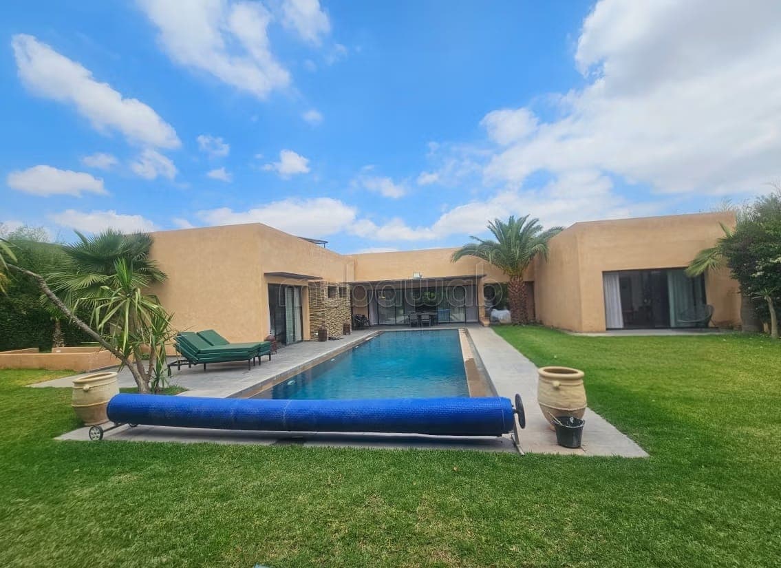 Magnifique villa à vendre à Route de l'Ourika. 4 chambres. Meublé