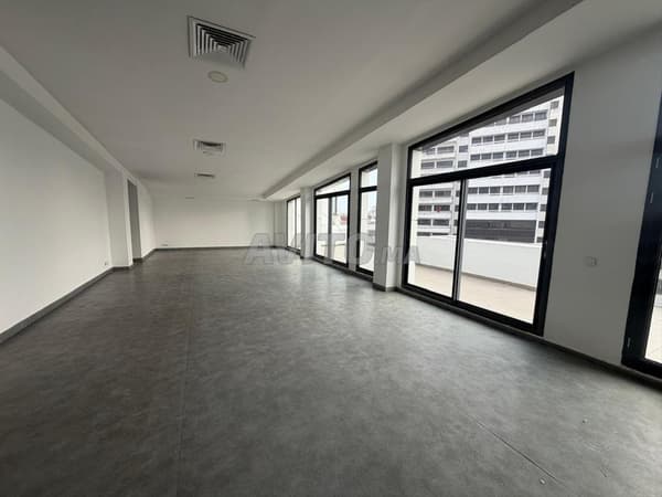 Kantoorvloer van 375 m² te huur aan de Boulevard d’Anfa