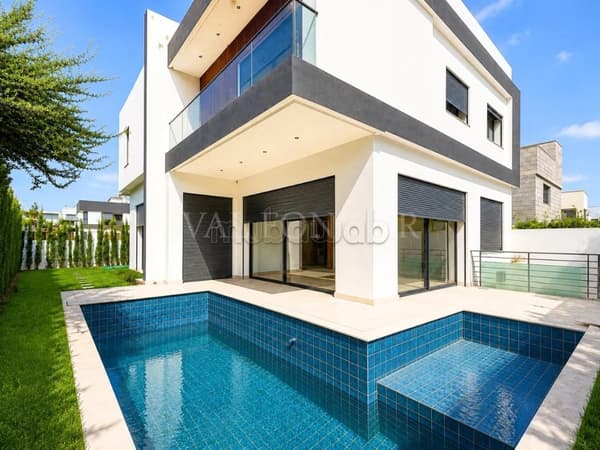 Villa neuve contemporaine à vendre à Dar Bouazza – 4chambres, piscine et rooftop