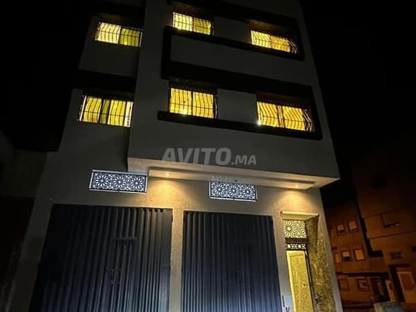 Edificio de 90 m² Alliance, planta baja comercial, 2 pisos