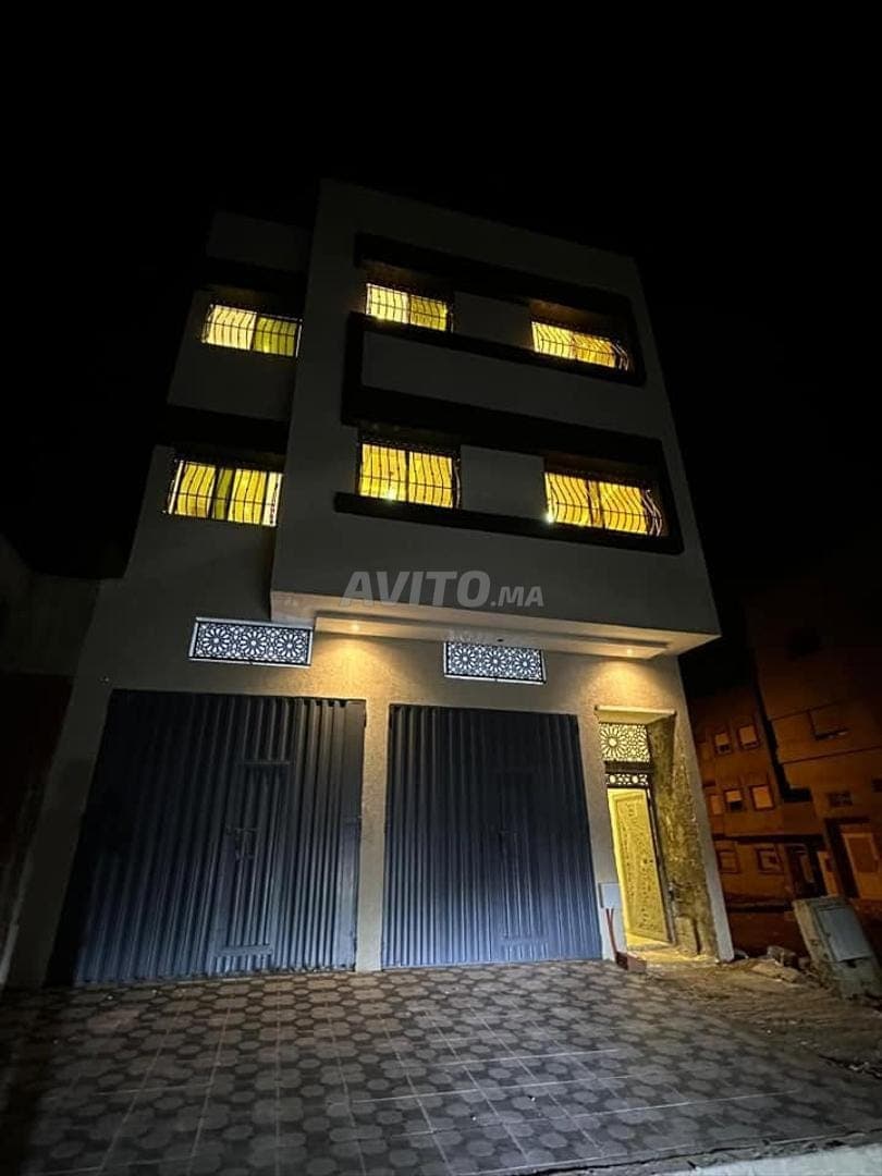 Edificio de 90 m² Alliance, planta baja comercial, 2 pisos