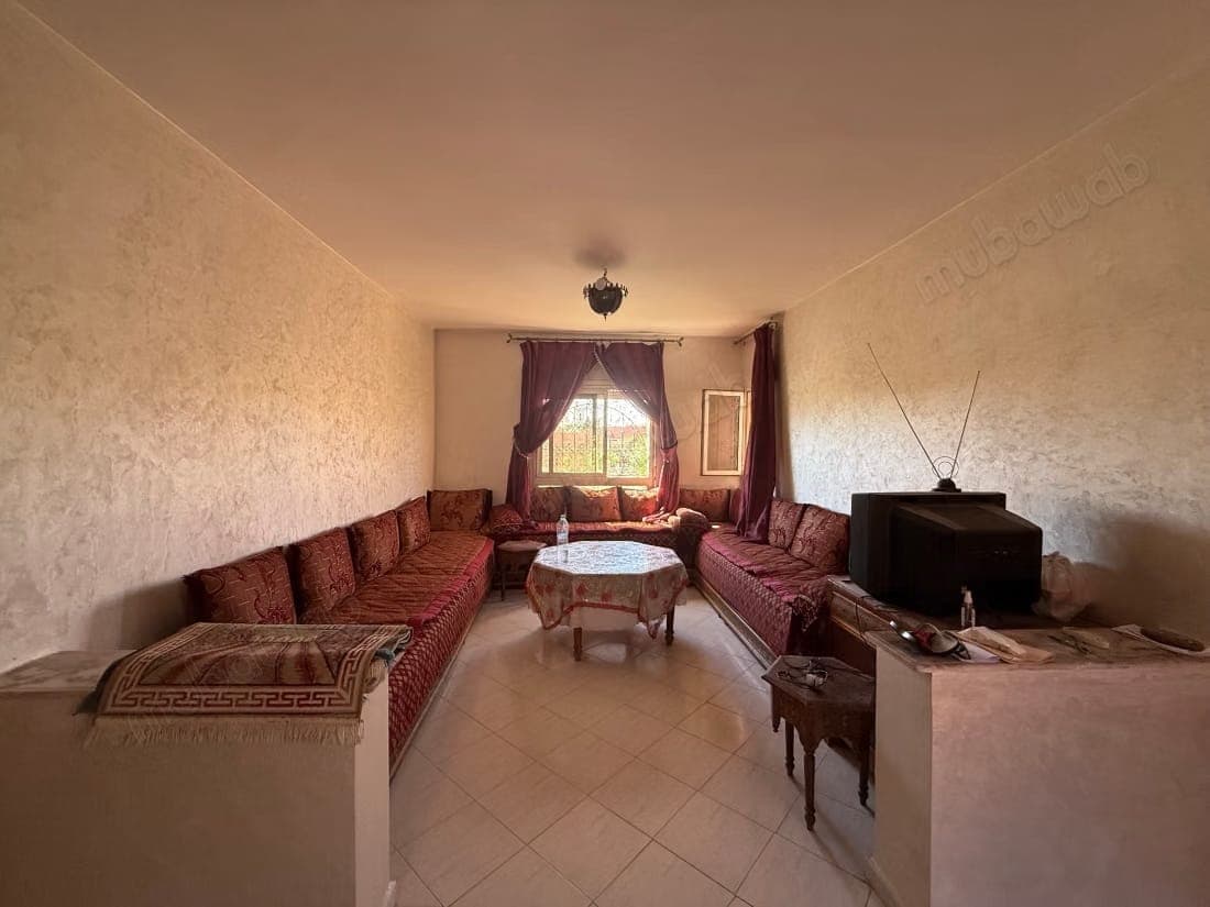 Vend appartement à Sidi Abbad. 3 pièces confortables. Porte blindée, sécurité