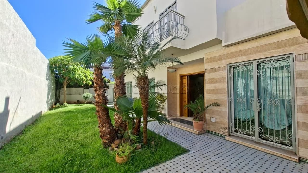 Villa de 428 m² con 4 habitaciones y jardín tranquilo