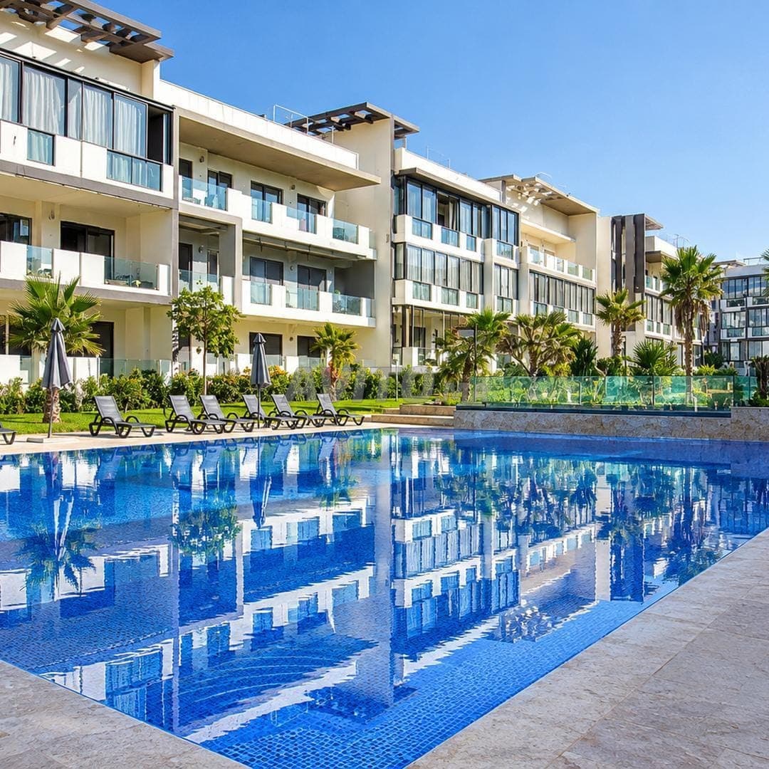 Apartment with pool view for sale
