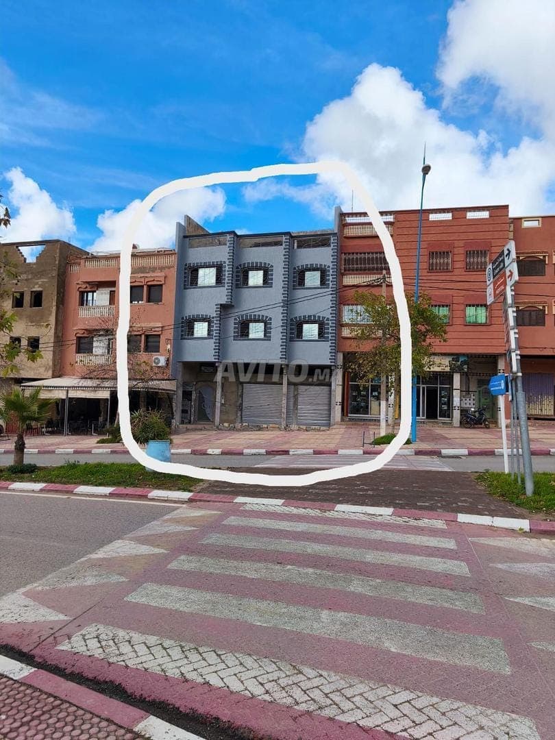 New commercial building in a strategic location