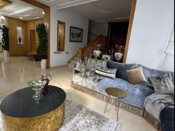 Très belle villa avec piscine en location à Hassan