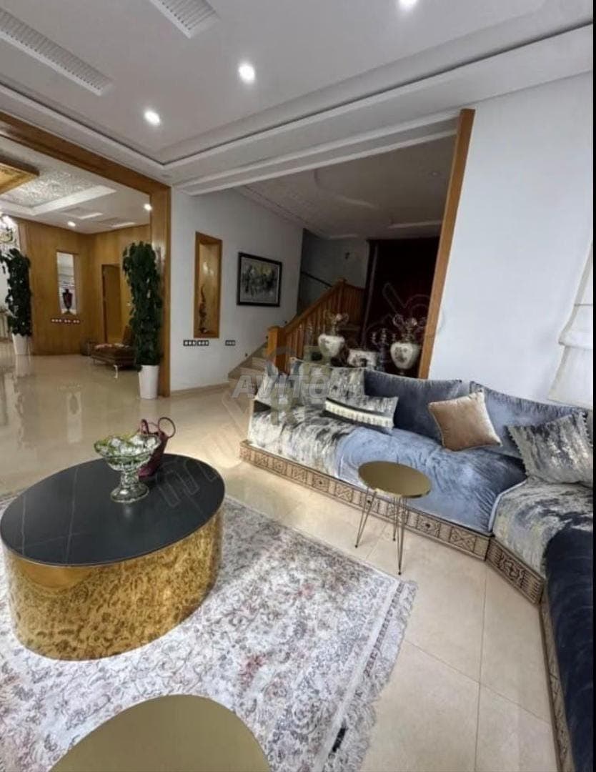 Très belle villa avec piscine en location à Hassan