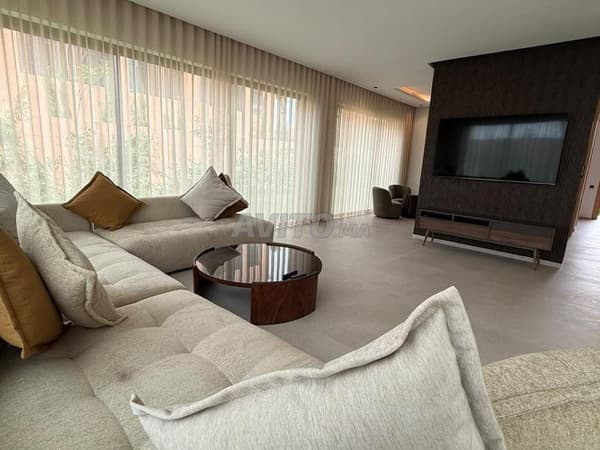 Nieuwe villa met 5 slaapkamers te huur Agdal