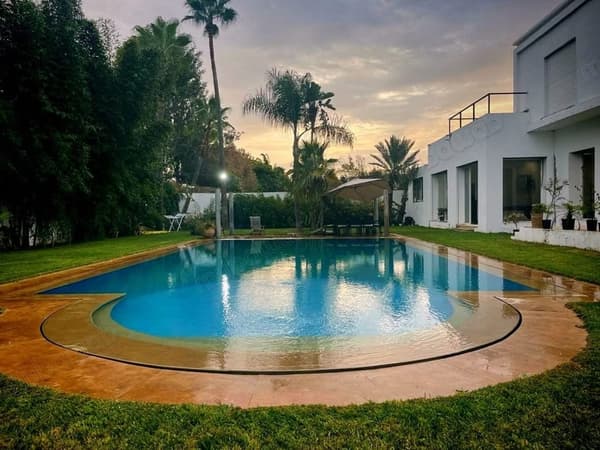 Villa de haut standing à louer longue durée à Souissi