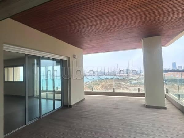 Sea-view apartment for rent at the marina