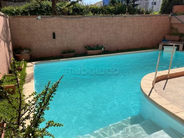 Villa de luxe avec piscine et vue mer à Al Yassmine