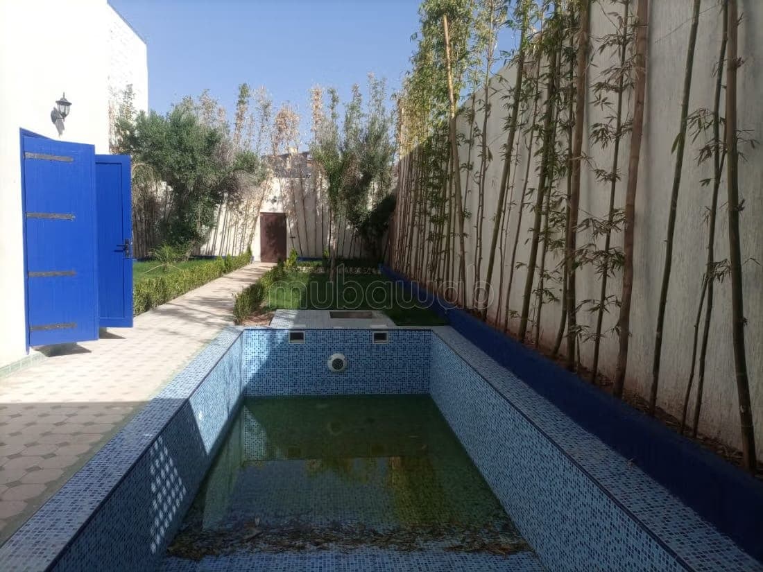 Villa avec piscine et jardin