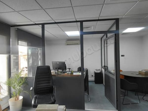 Uffici in vendita a Beauséjour. Superficie totale 56 m². Porta blindata e riscaldamento centralizzato